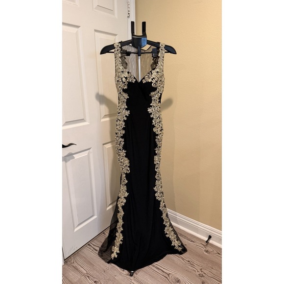 Betsy & Adam Dresses & Skirts - Betsy & Adam Women's 0 Black Gold Embroidered Mermaid Formal Evening Gown